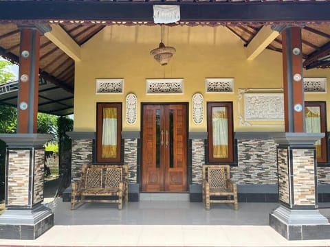 Ariwigangga Garden Guest House Casa in Kerambitan