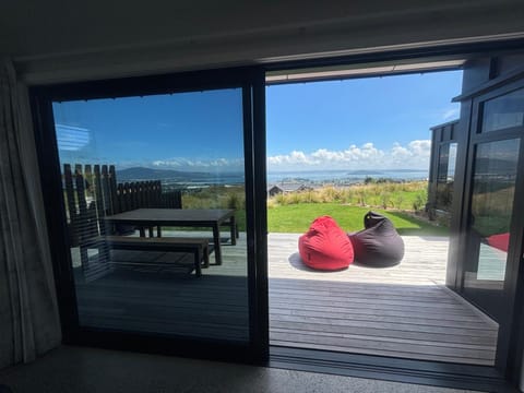 Patio, Day, Natural landscape, Living room