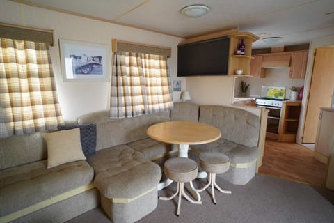 pets go free family 3 Bed Caravan with Decking Chalet in Heacham