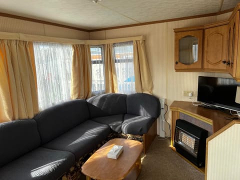 Manor Park Hunstanton 6 berth caravan pets go free Chalet in Hunstanton