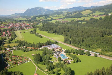 Facade/entrance, Squash, View (from property/room), Tennis court, Area and facilities