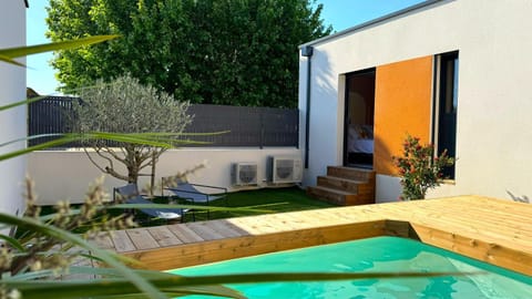 Patio, Day, Garden, Garden view, Pool view, Swimming pool, sunbed