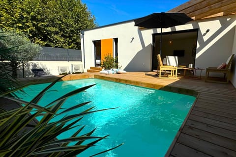 Patio, Garden, Swimming pool