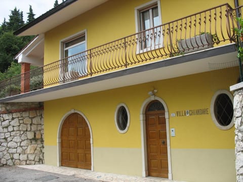 Property building, Day, Balcony/Terrace