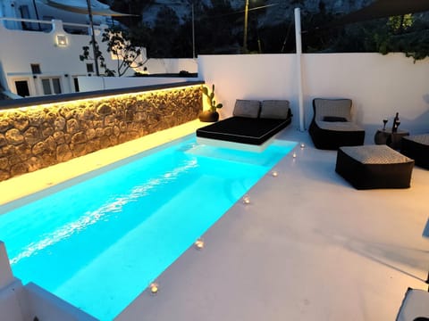 Swimming pool, sunbed