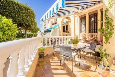 Villa Magerit, entire home 5 minutes easy walk to sandy beach Haus in Torre La Mata