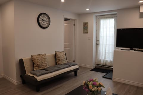 Cozy place, 15 min to Niagara Falls & USA border. Apartment in Welland