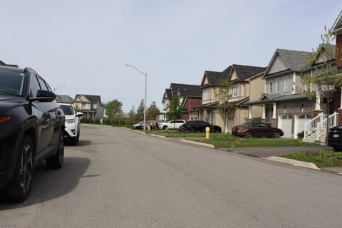 Cozy place, 15 min to Niagara Falls & USA border. Condominio in Welland