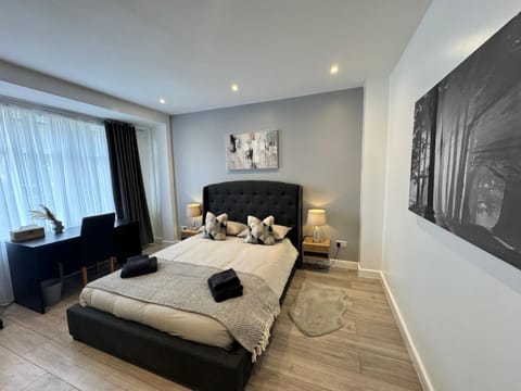 Elegant Large Room Bed and Breakfast in Bromley