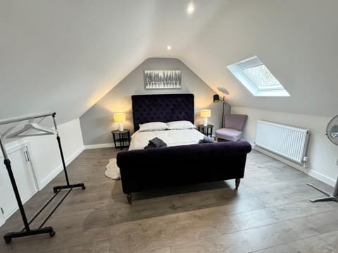 Gorgeous Loft Room Bed and Breakfast in Bromley