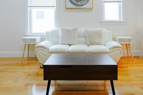 82-FESTIVE OFFER 30 PERCENT! Newly renovated, luxury apartment in Boston Apartamento in Quincy