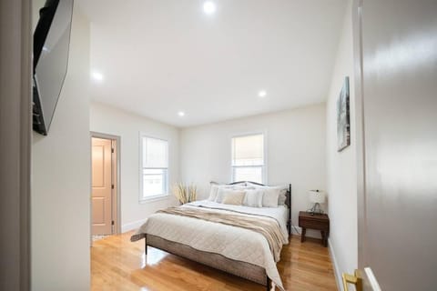 82-Newly renovated, luxury apartment in Boston Condominio in Quincy