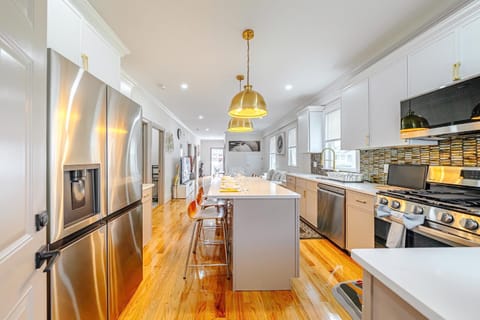 82-FESTIVE OFFER 30 PERCENT! Newly renovated, luxury apartment in Boston Apartamento in Quincy