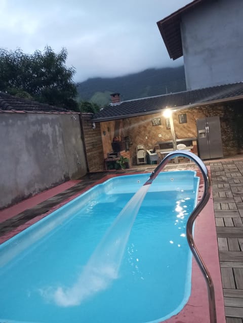 Casa com piscina em São Sebastião House in Caraguatatuba