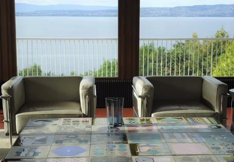 Villa with Lake Geneva views; 1960 (mid century modern) style Villa in Évian-les-Bains