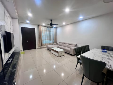 JRC Homestay - SA629 (Seri Austin) Casa in Johor Bahru