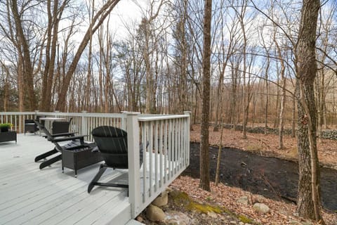 30+ Days - Private Creekside Solace Casa in Stroud Township