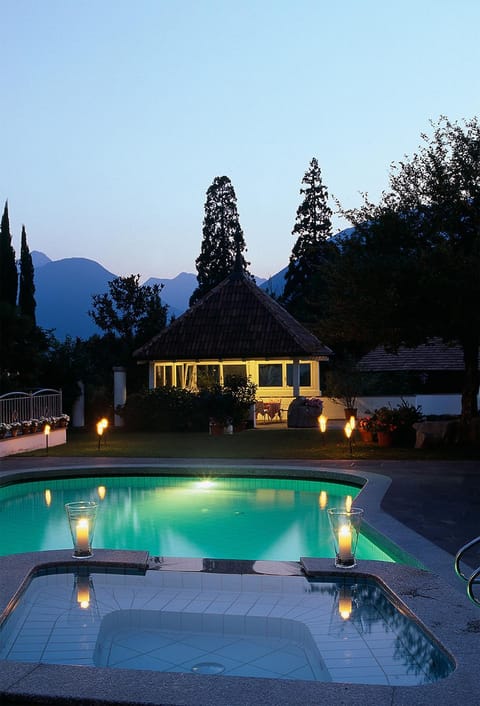 Garden, Swimming pool, Swimming pool