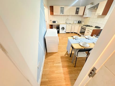 Wembley Stadium Serviced Apartment 2, 12mins to Central London Apartment in Wembley