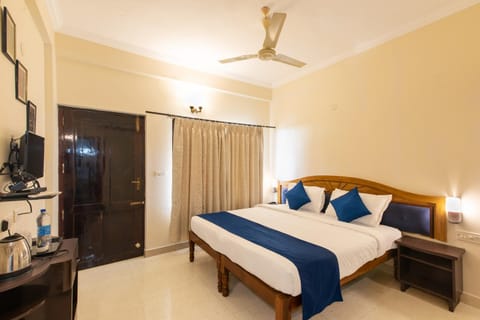 Bed, TV and multimedia, Kitchen or kitchenette, Photo of the whole room, Bedroom, Sea view, fireplace, air conditioner