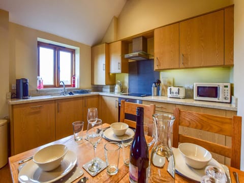 Coffee/tea facilities, Dining area, dishwasher, minibar, pet friendly, stove, toaster