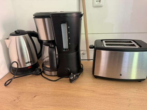 Coffee/tea facilities, toaster