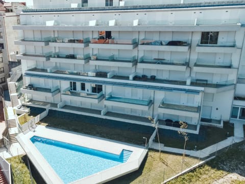 Property building, Day, Balcony/Terrace, Swimming pool