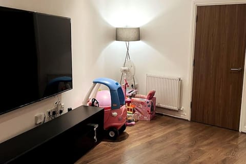 Spacious Family Friendly Wonderful Home with Free Parking Apartment in Dartford