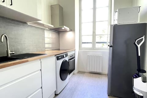 Kitchen or kitchenette, washing machine, dryer