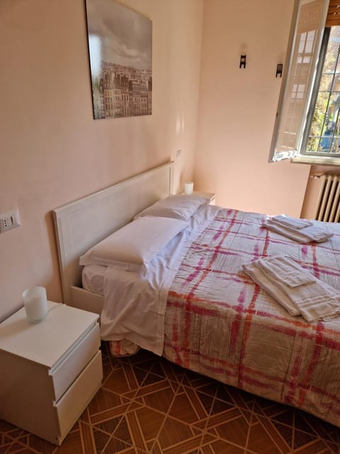 FARE BnB Room via Monte 14 Bed and Breakfast in Reggio Emilia