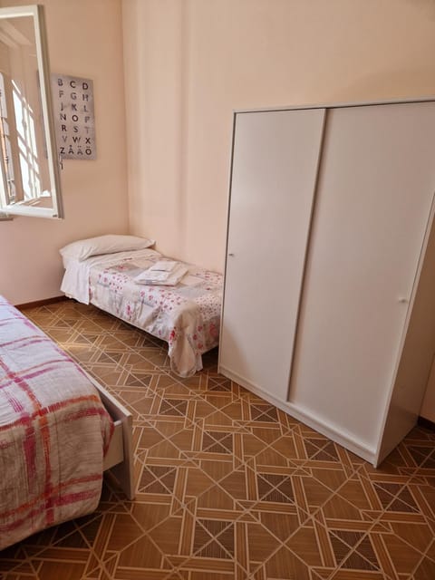 FARE BnB Room via Monte 14 Bed and Breakfast in Reggio Emilia