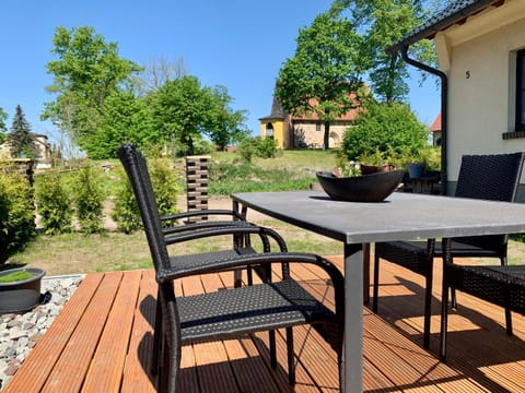 Property building, View (from property/room), Balcony/Terrace, Garden view