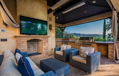 Majestic 6BR Mansion with Valley Views Villa in Sherman Oaks
