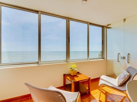 Natural landscape, View (from property/room), Balcony/Terrace, Living room, Sea view