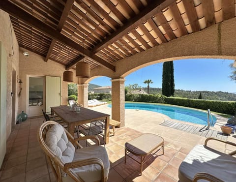 L'Oulivo, Villa pour 10 personnes avec piscine privée dans le Domaine de Valcros à La Londe-les-Maures Villa in La Londe-les-Maures