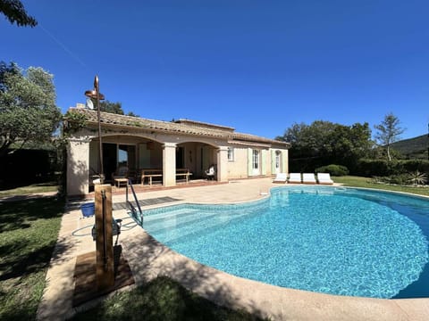 L'Oulivo, Villa pour 10 personnes avec piscine privée dans le Domaine de Valcros à La Londe-les-Maures Villa in La Londe-les-Maures