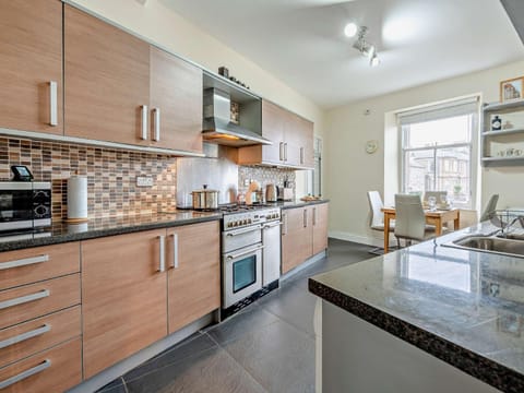 2 Bed in Broughty Ferry 94108 Maison in Dundee