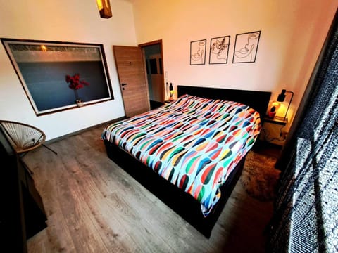 chambre avec 2 lits séparé dans une maison l'hote Vacation rental in Liège