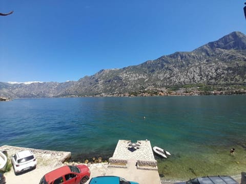 Beach edge 4-Bed House in Muo Kotor House in Muo