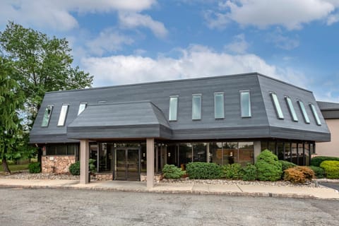 Amwell Suites Somerset/Bridgewater Hotel in Piscataway