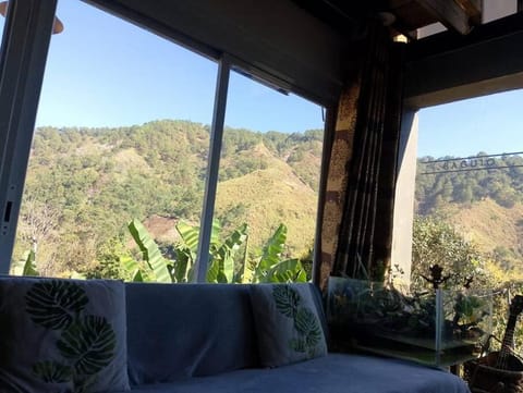 The King's Cabin - Baguio Apartment in Cordillera Administrative Region