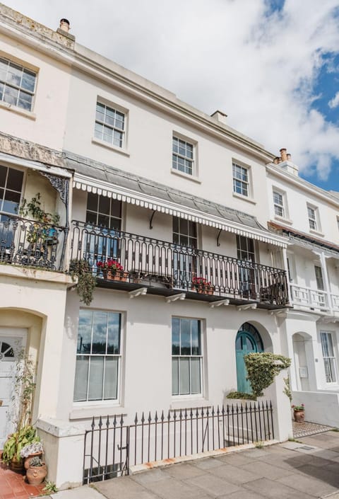 Beautiful Beachfront Townhouse House in Hastings