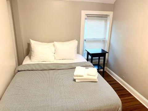 The House Hotels - W45th Backhouse - Ohio City District Home - 5 Minutes from Downtown Casa in Ohio City