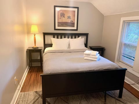 The House Hotels - W45th Backhouse - Ohio City District Home - 5 Minutes from Downtown House in Ohio City