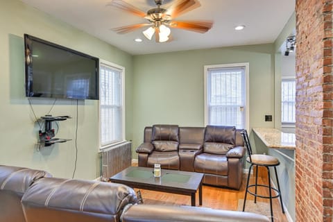 Jersey City Apartment with Game Room 7 Mi to NYC! Eigentumswohnung in Bayonne