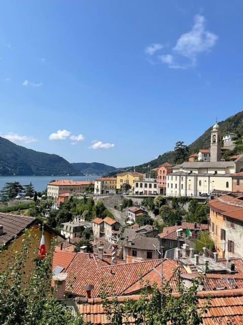 Casa Curiè 17 in borgo storico Maison in Moltrasio