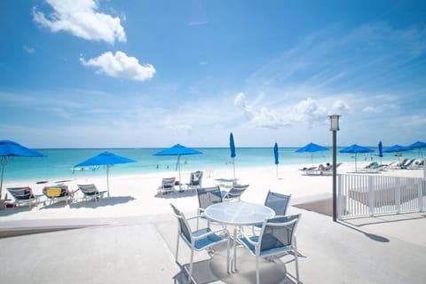 Seven Mile Beach Luxury 3BR Condo- Best Rates! Apartment in Grand Cayman