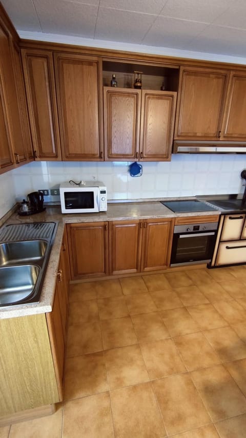 Kitchen or kitchenette, minibar, pet friendly, stove