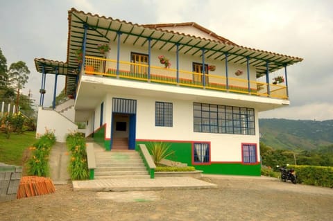 Finca El Ovito House in Risaralda