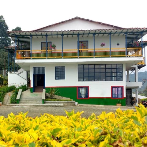 Finca El Ovito House in Risaralda